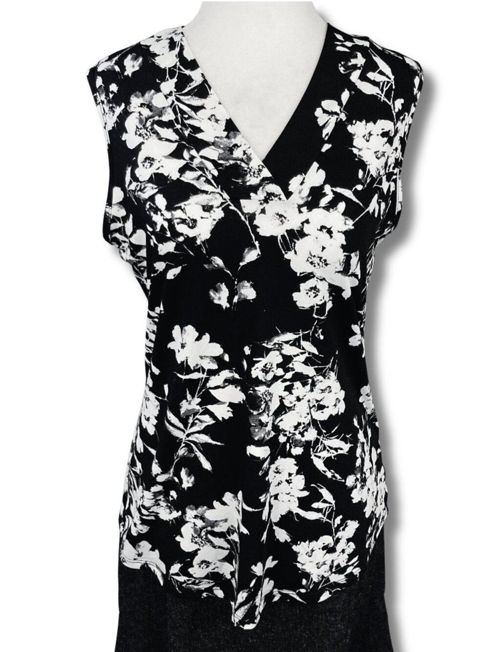 ERIN BLAIR Black white graphic floral print v-neck sleeveless shirt MEDIUM top